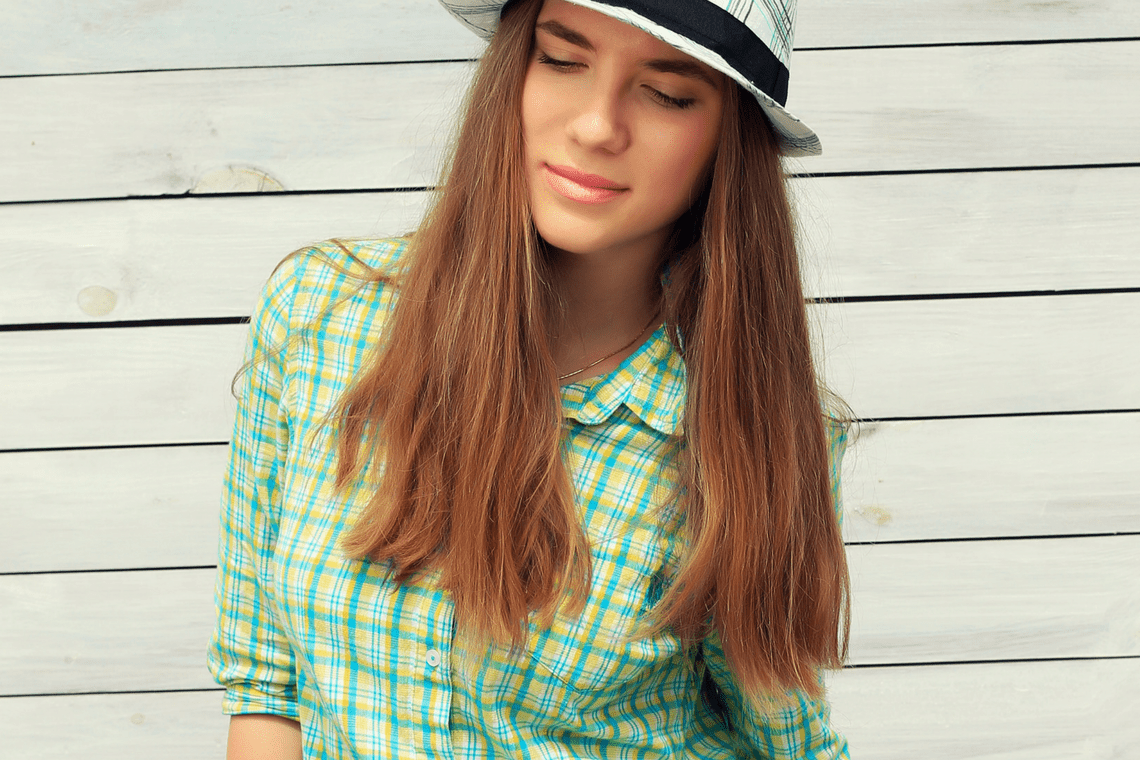 what color is sandalwood